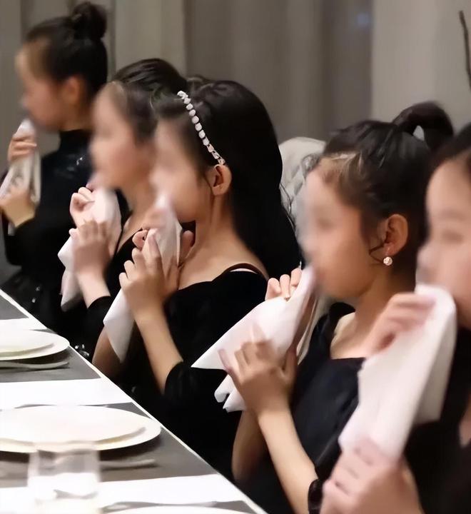 版“叶珂”洗脑全国女生long8唯一网站量产(图30)