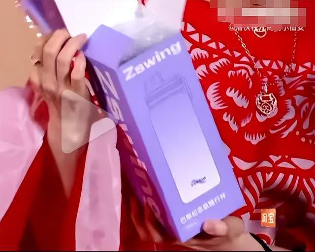 弃微博之夜送礼又添名场面真心礼物太难得龙8国际唯一网站送自己眼罩被208嫌(图2)