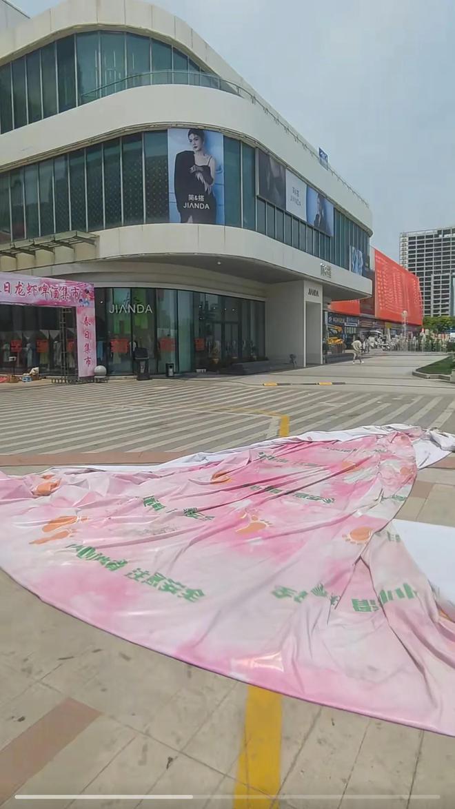 子发文道歉各大明星评论区被骂“胖都来”拆明星祝贺条幅三德(图14)