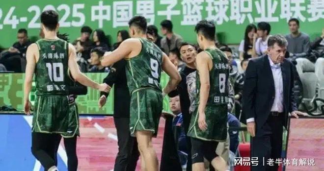 替补球员砍72分这球队啧啧！全队轰136分(图2)