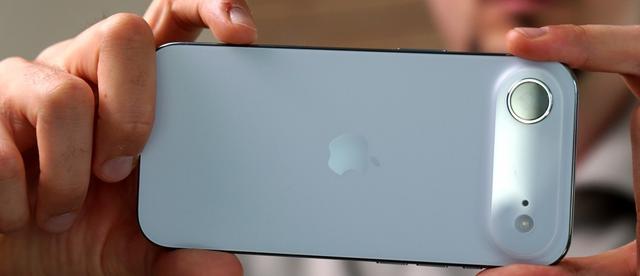 几乎可以与iPhone 17 Pro匹敌iPhone Air的机身强度令人印象深